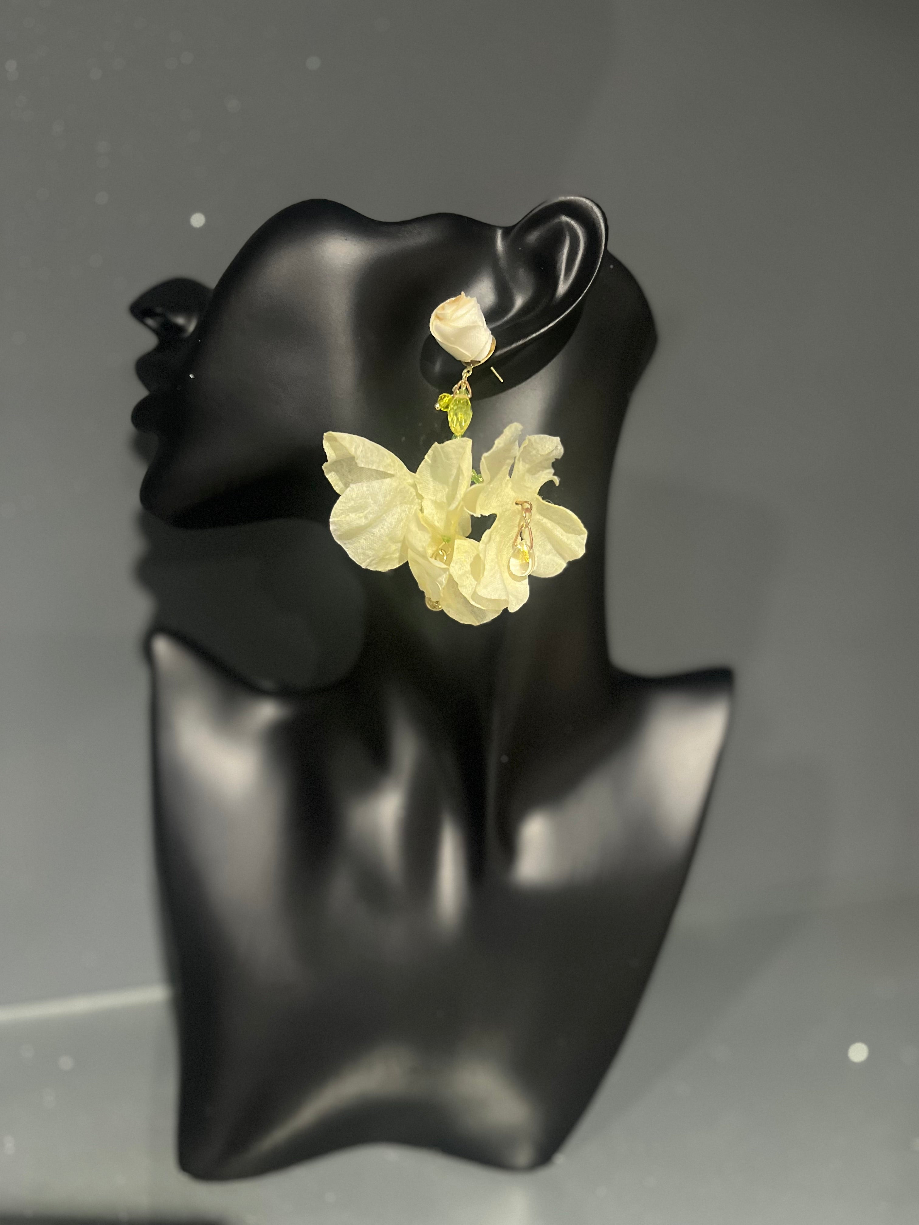 Cream White Rose Gem Flower Earring