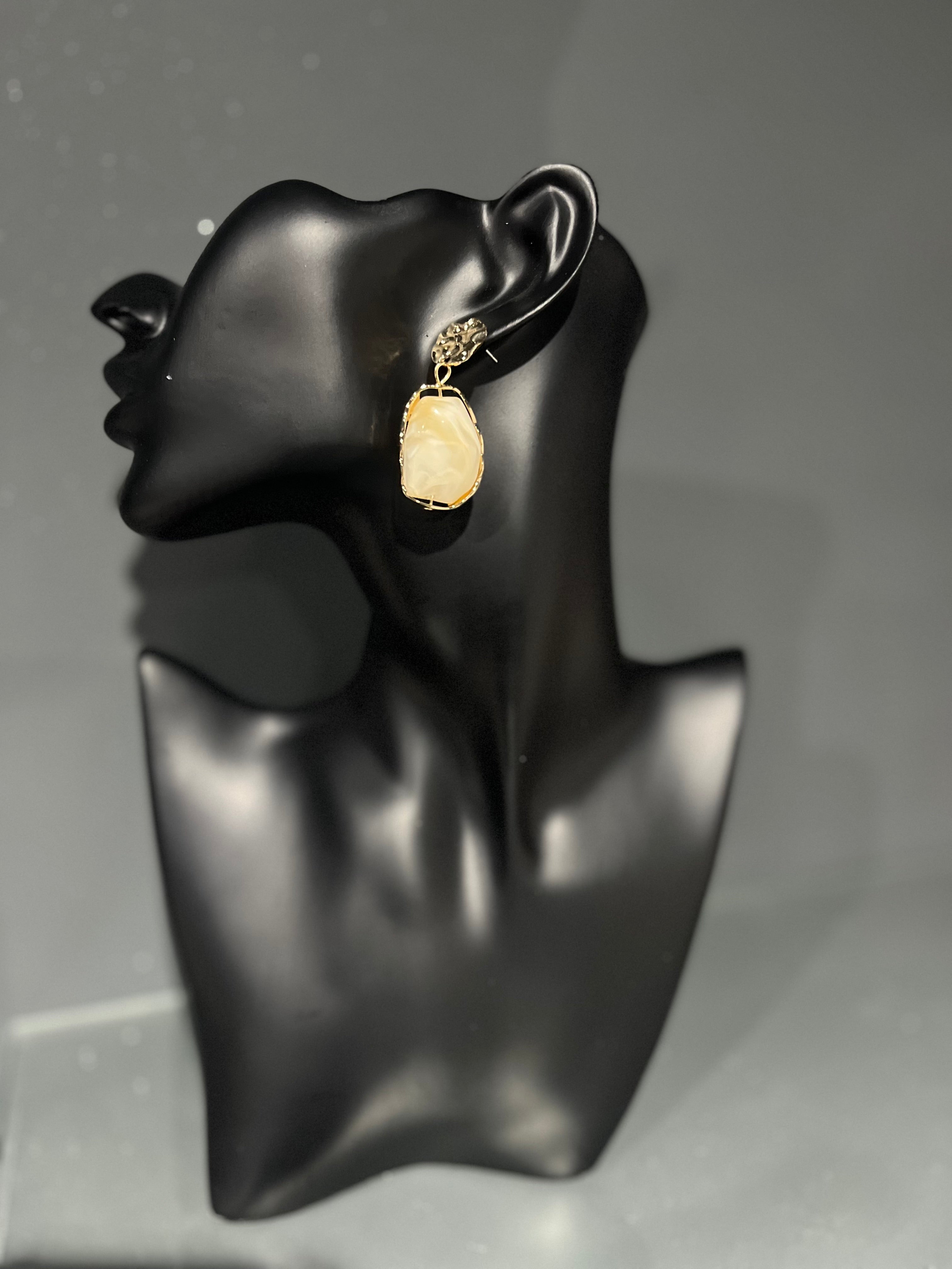 White & Gold Stud Earring