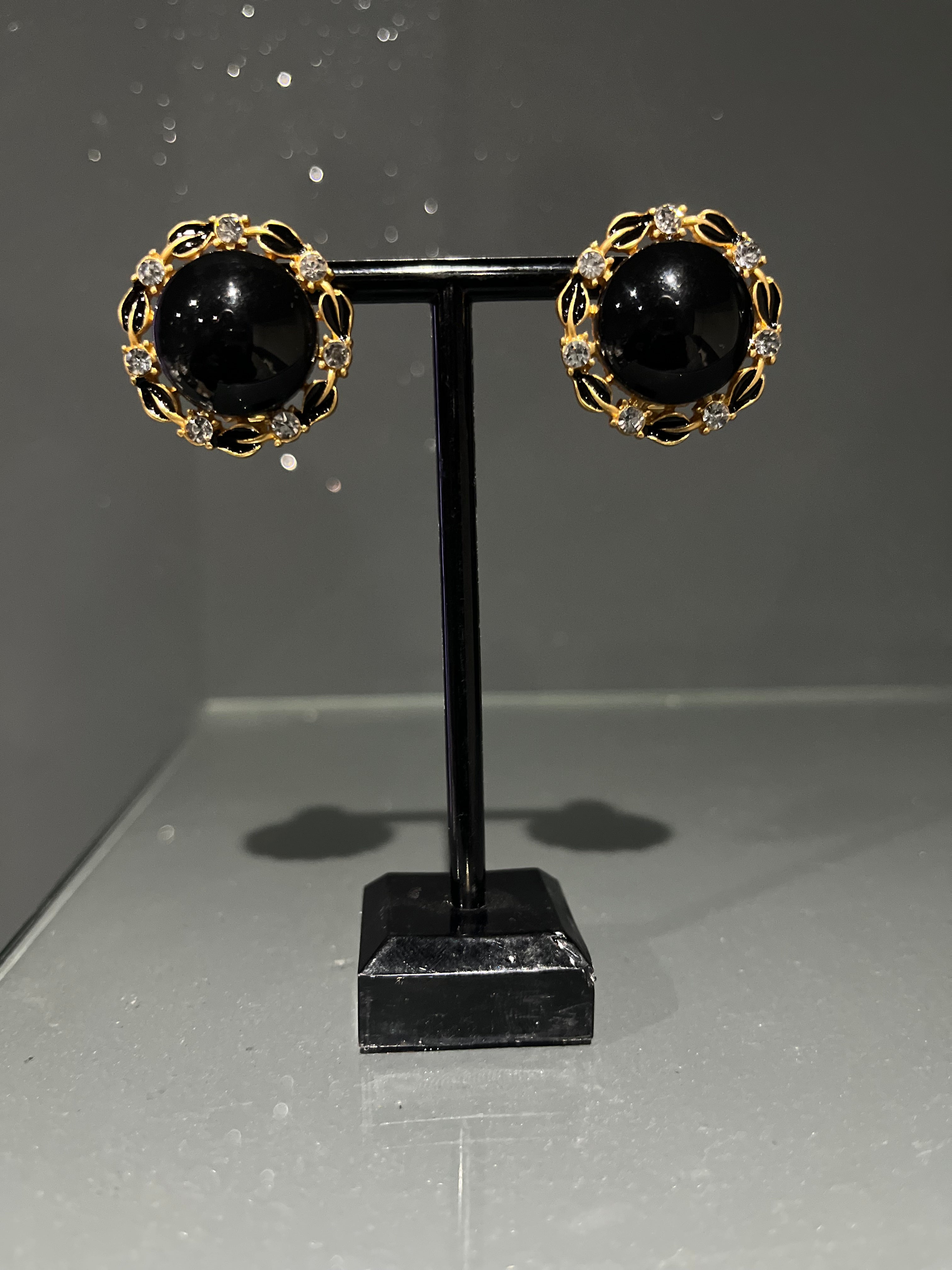 Vintage Black & Gold EarClip Earring