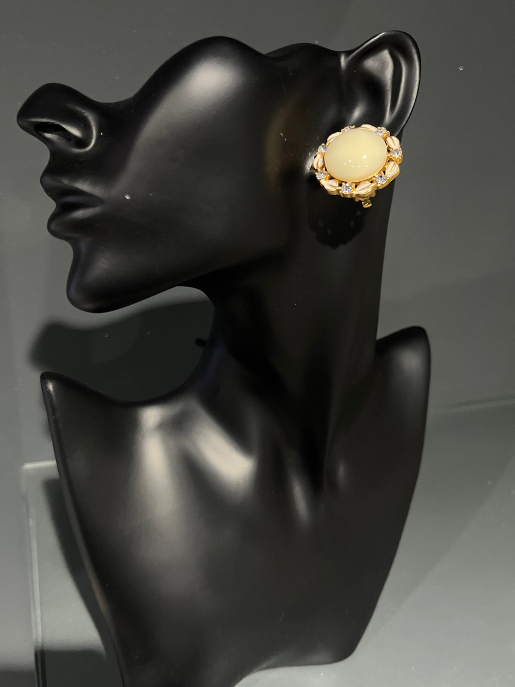Vintage White & Beige EarClip Earring